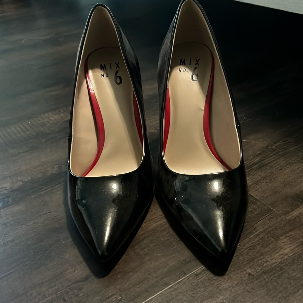 Like new Black Stiletto heals size 8!